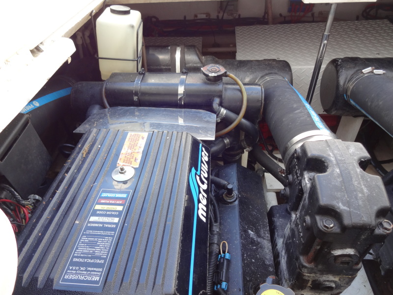 1998 Cruisers Yachts 35