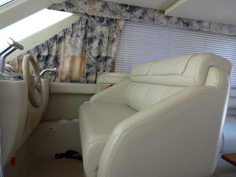 1998 Cruisers Yachts 35