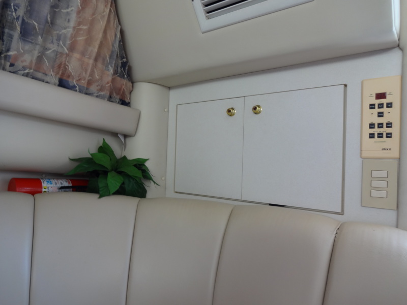 1998 Cruisers Yachts 35