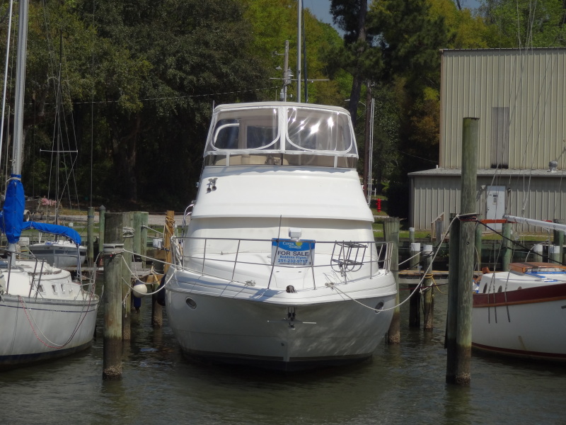 1998 Cruisers Yachts 35