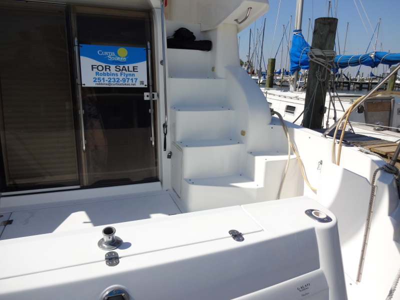 1998 Cruisers Yachts 35