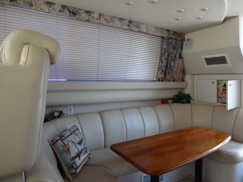 1998 Cruisers Yachts 35