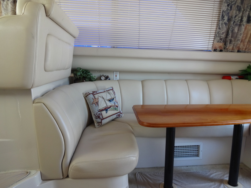 1998 Cruisers Yachts 35