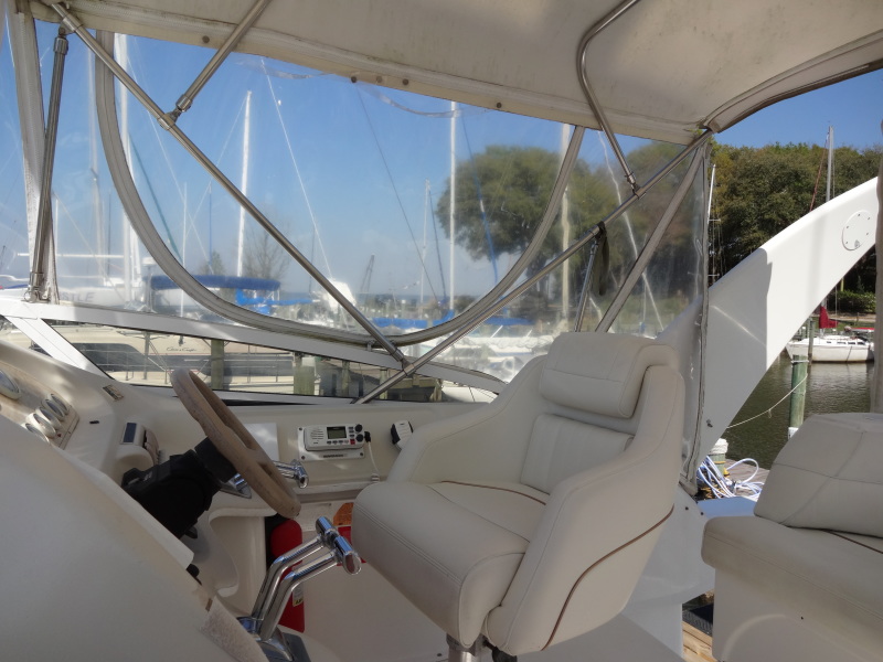 1998 Cruisers Yachts 35