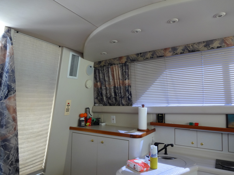 1998 Cruisers Yachts 35