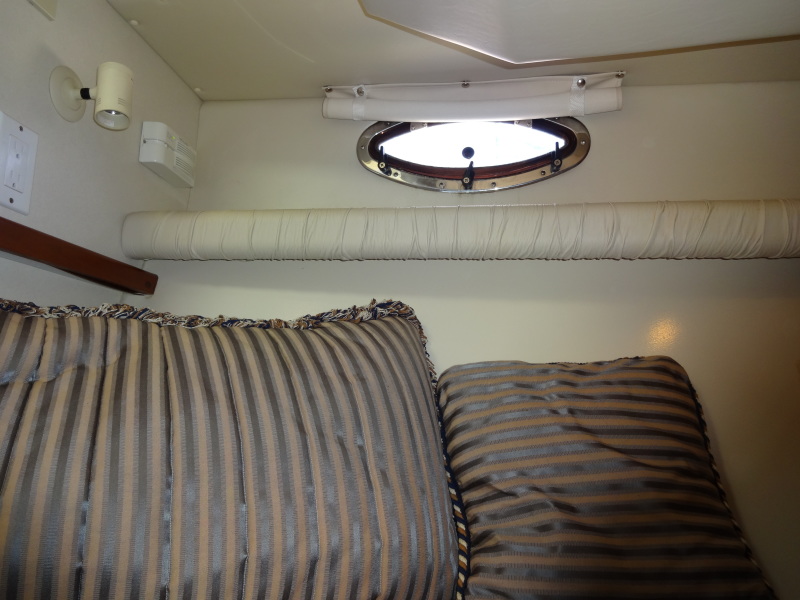 1998 Cruisers Yachts 35