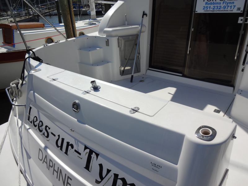 1998 Cruisers Yachts 35