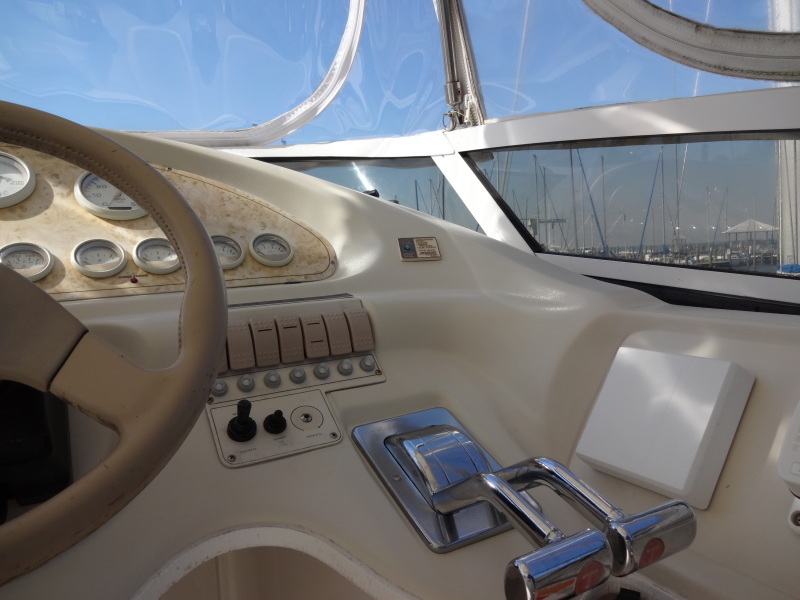 1998 Cruisers Yachts 35