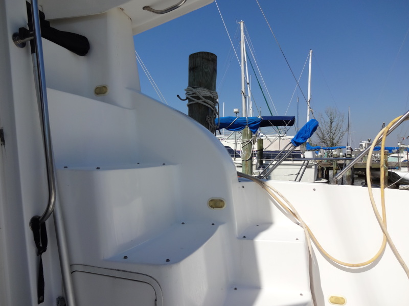1998 Cruisers Yachts 35