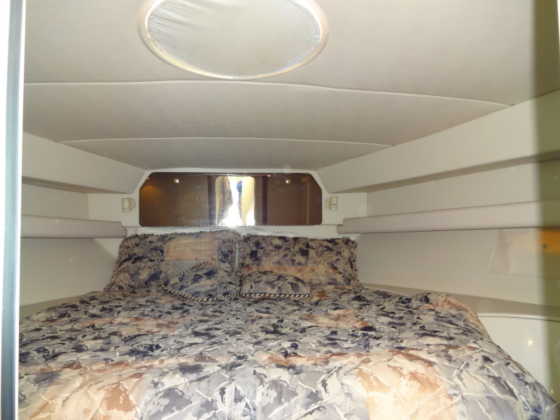 1998 Cruisers Yachts 35