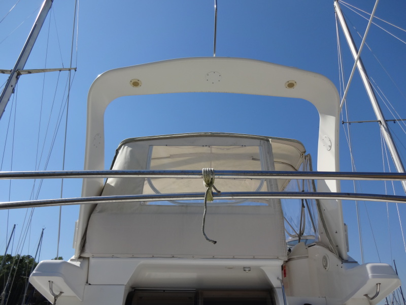 1998 Cruisers Yachts 35