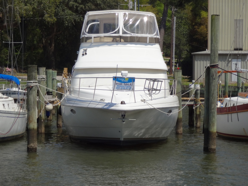 1998 Cruisers Yachts 35