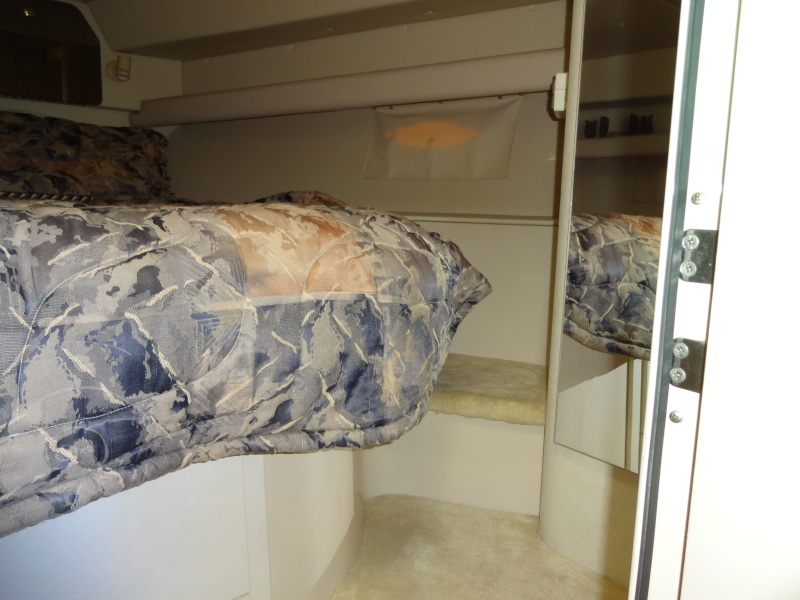 1998 Cruisers Yachts 35