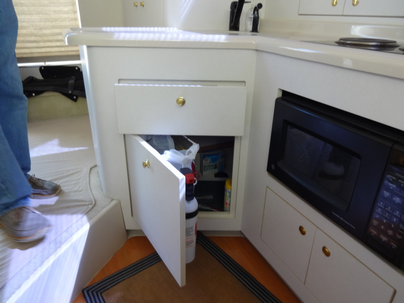 1998 Cruisers Yachts 35