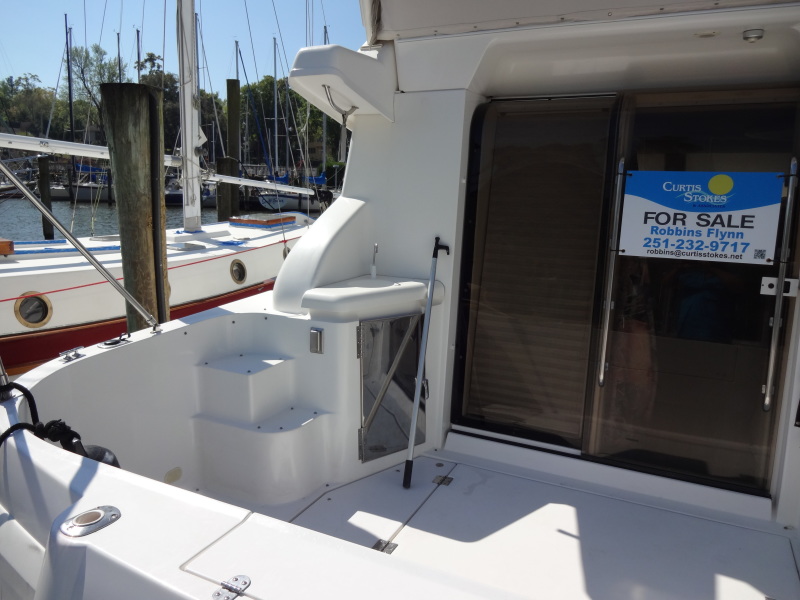 1998 Cruisers Yachts 35