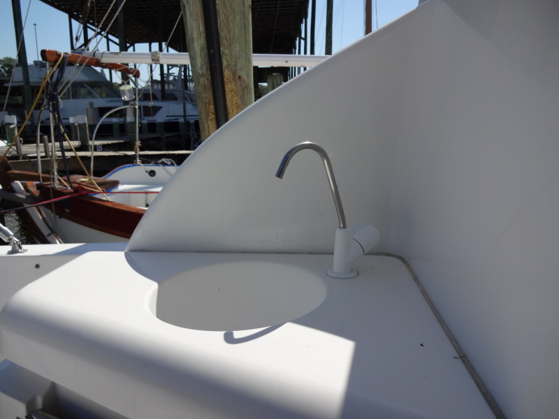 1998 Cruisers Yachts 35