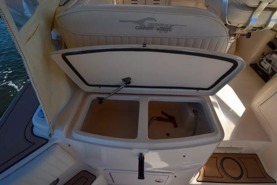 2005 Grady-White 330 Express