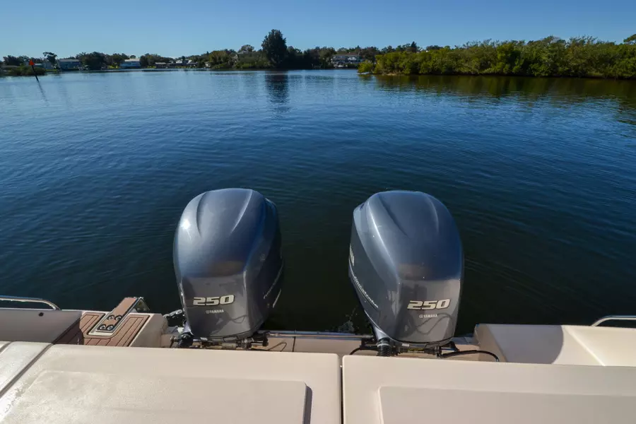 2005 Grady-White 330 Express