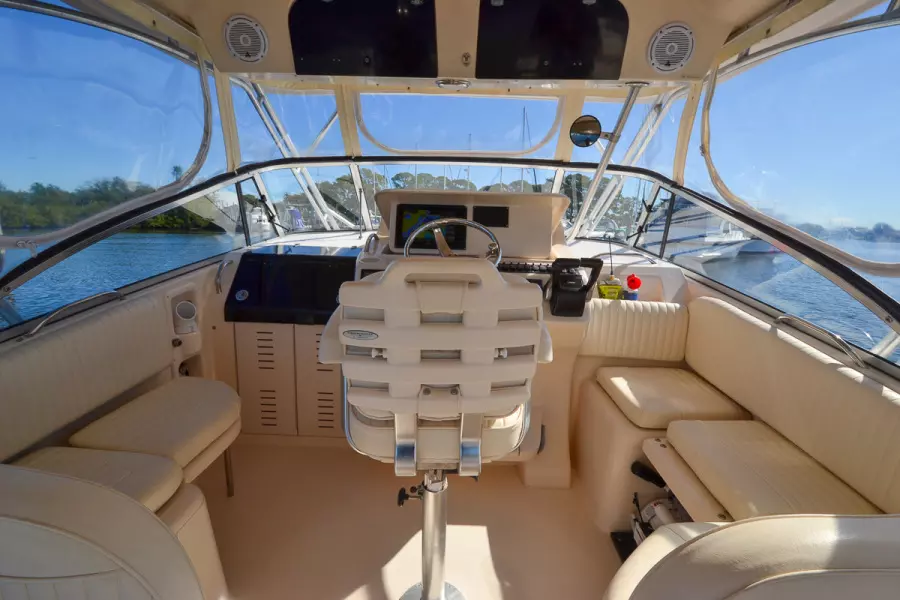 2005 Grady-White 330 Express