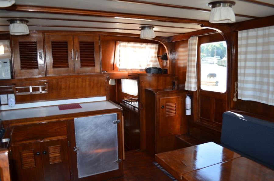 1979 Marine Trader Double Cabin