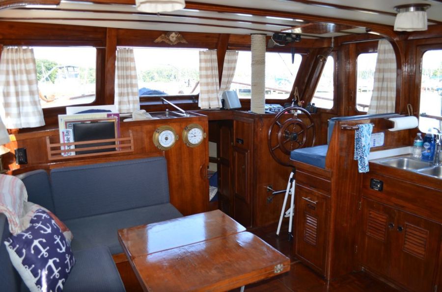1979 Marine Trader Double Cabin