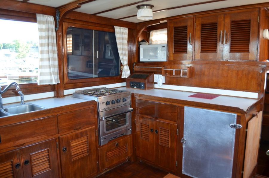 1979 Marine Trader Double Cabin
