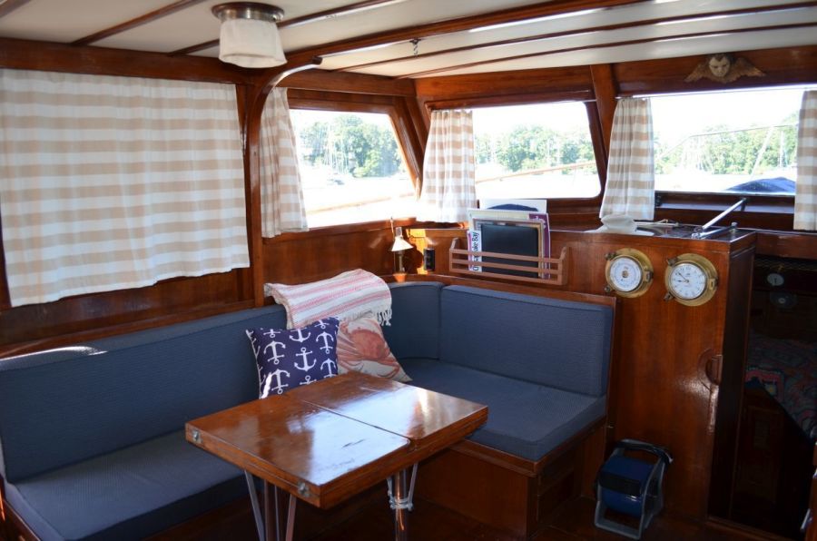 1979 Marine Trader Double Cabin