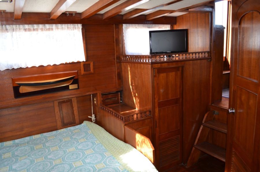 1979 Marine Trader Double Cabin