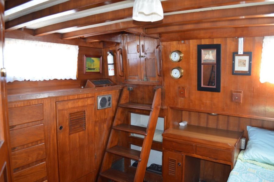 1979 Marine Trader Double Cabin