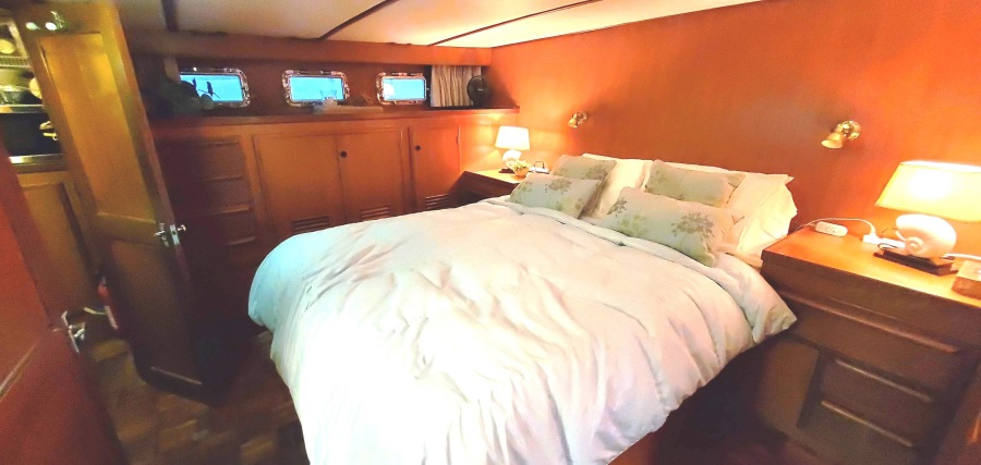 1983 DeFever Offshore Cruiser