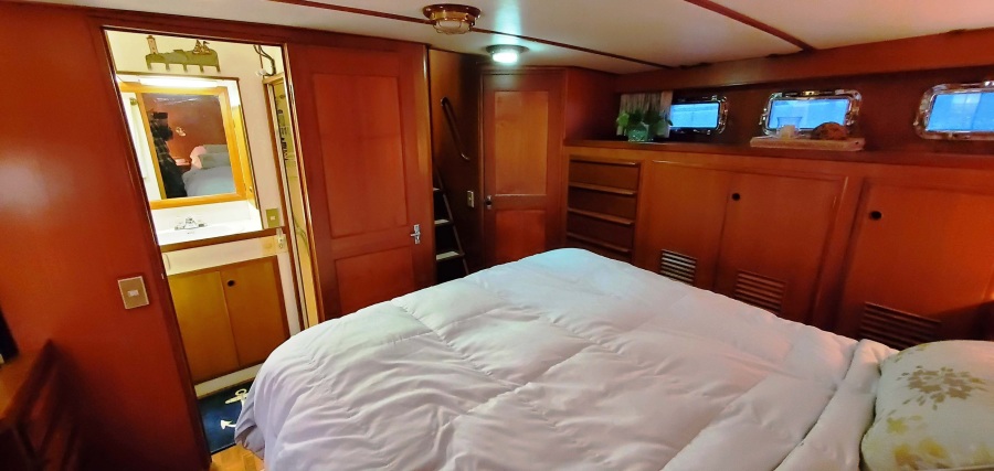 1983 DeFever Offshore Cruiser