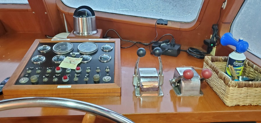 1983 DeFever Offshore Cruiser