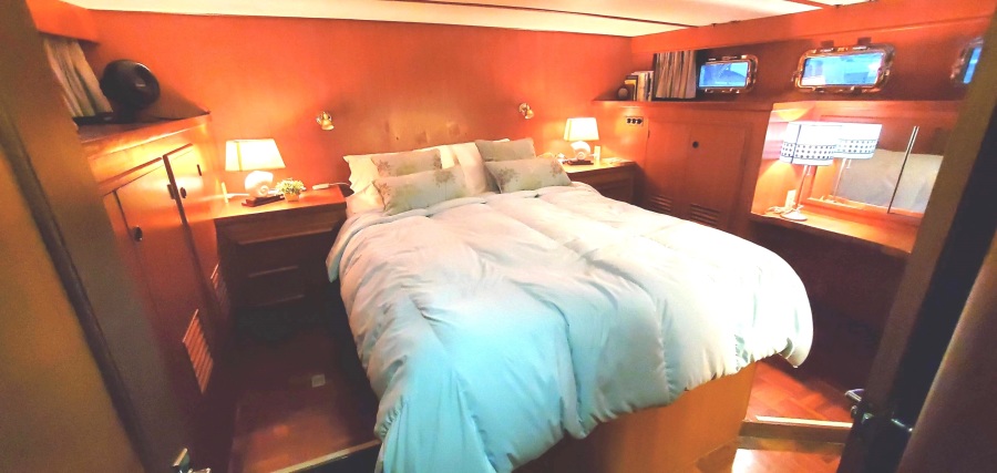 1983 DeFever Offshore Cruiser