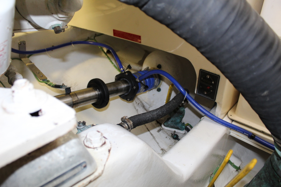 47' 2001 Cabo Convertible