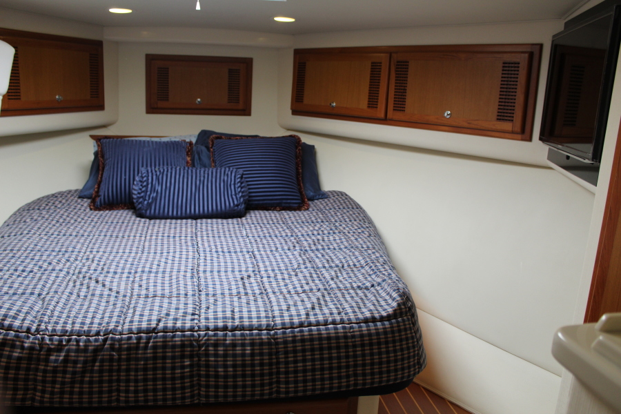 47' 2001 Cabo Convertible