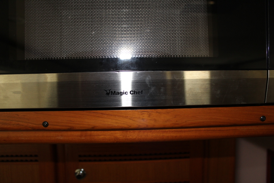 47' 2001 Cabo Convertible