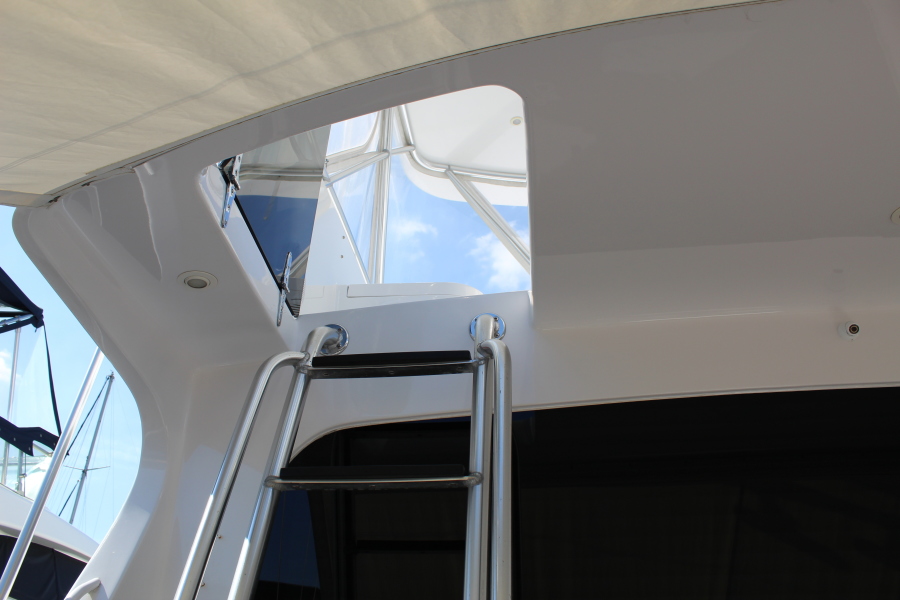 47' 2001 Cabo Convertible