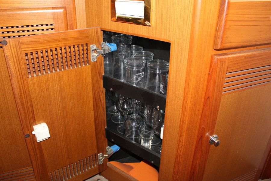 47' 2001 Cabo Convertible