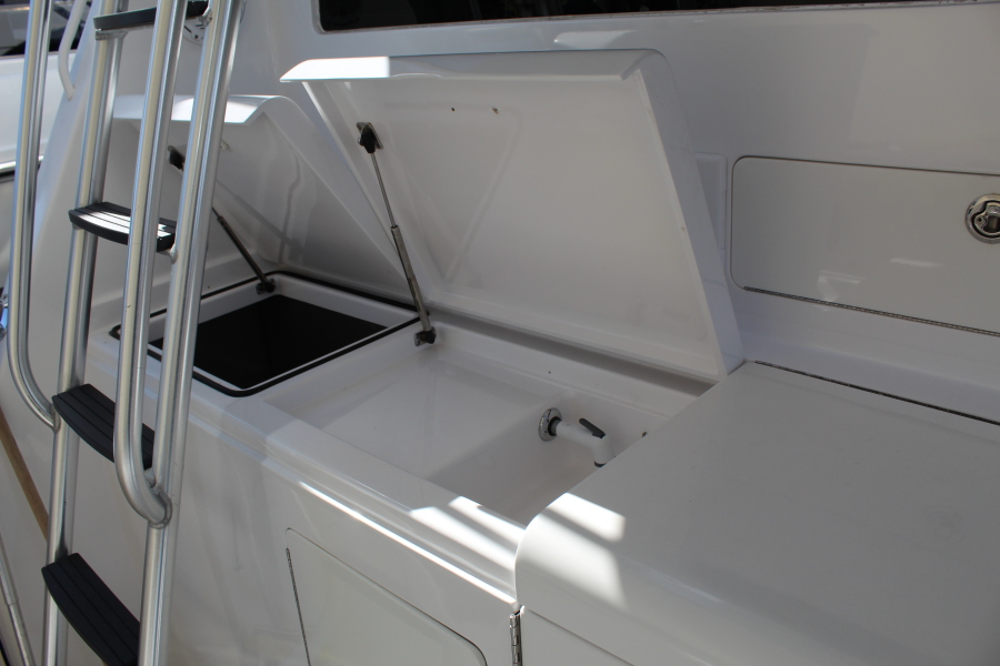 47' 2001 Cabo Convertible