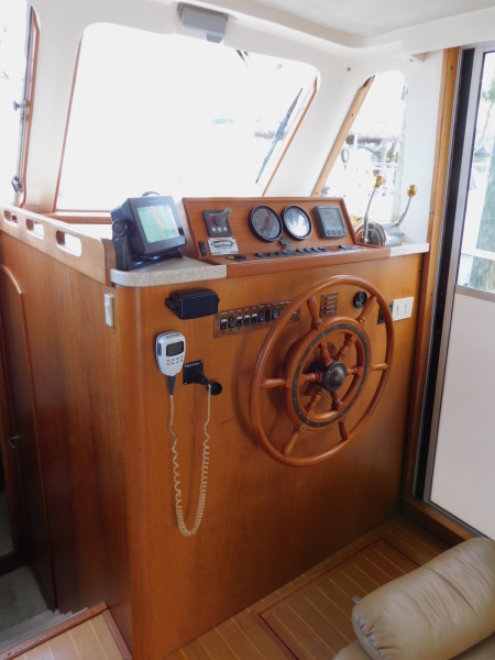 2000 Mainship 390 Trawler
