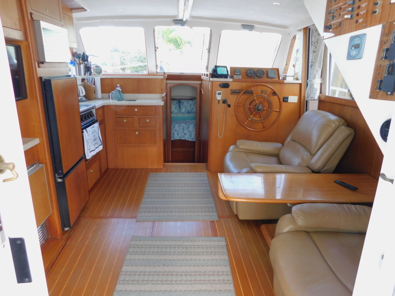 2000 Mainship 390 Trawler