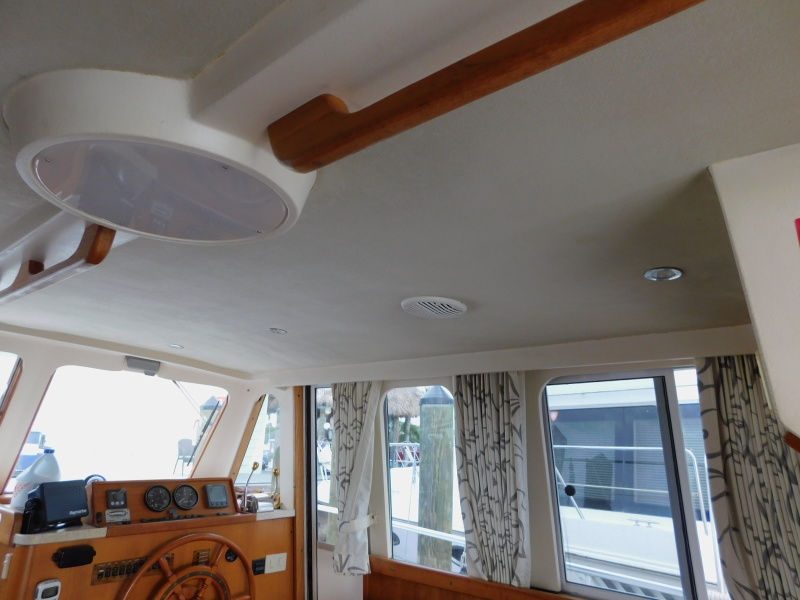 2000 Mainship 390 Trawler