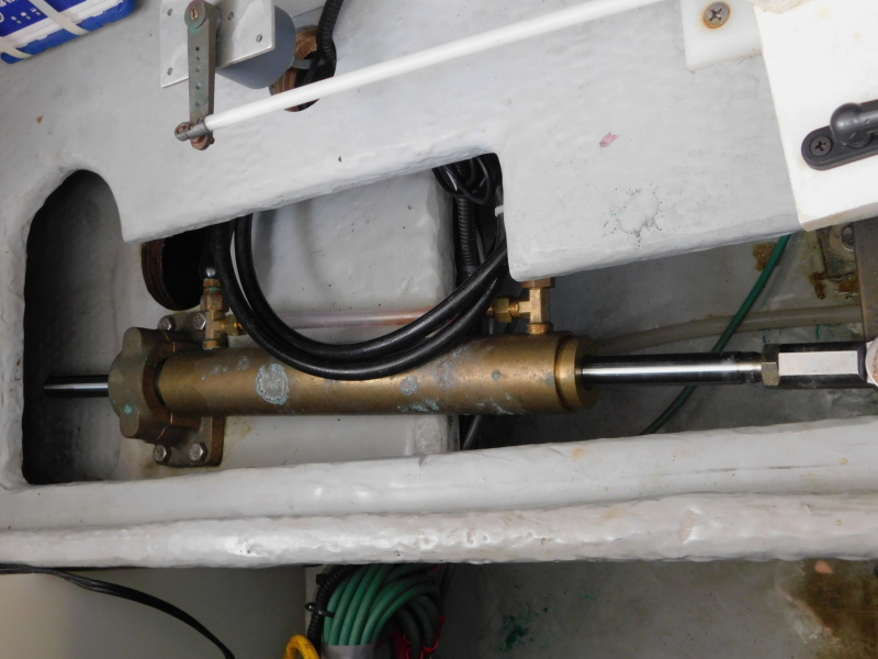2000 Mainship 390 Trawler