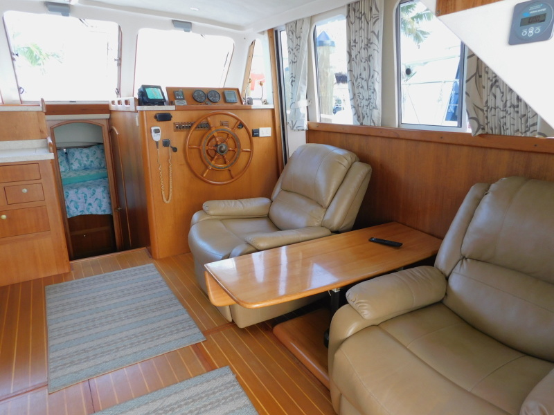 2000 Mainship 390 Trawler