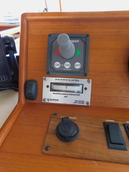 2000 Mainship 390 Trawler