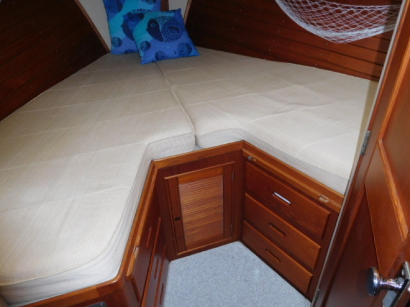 1985 Grand Banks Classic