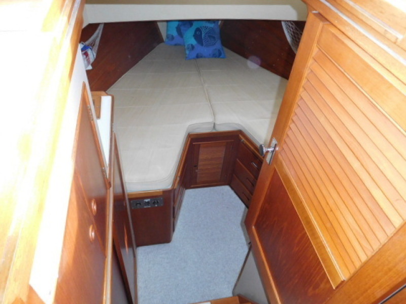 1985 Grand Banks Classic