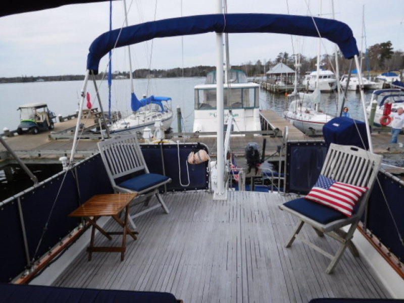 1985 Grand Banks Classic