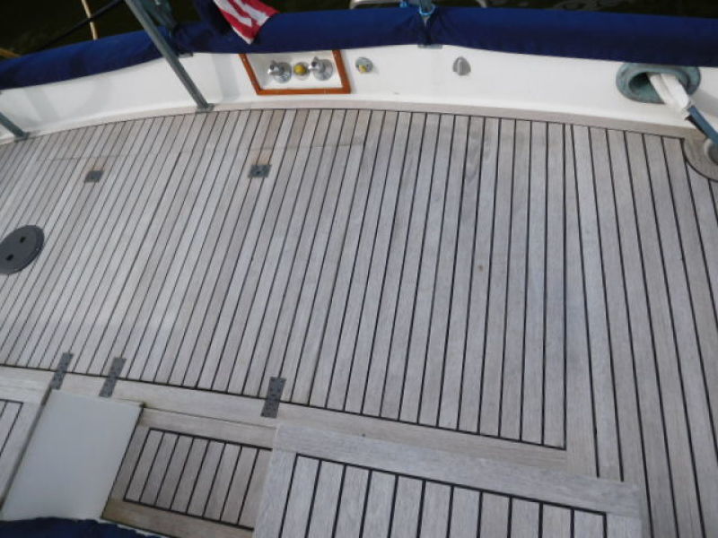 1985 Grand Banks Classic
