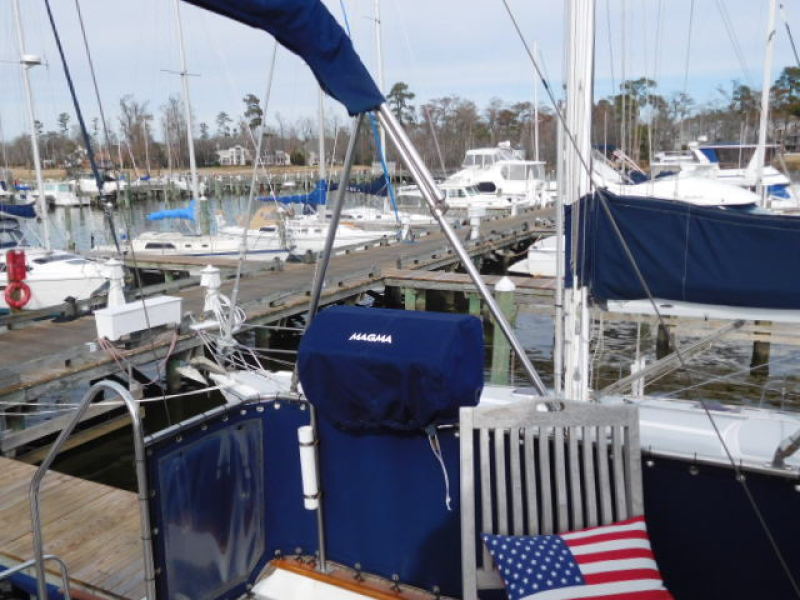 1985 Grand Banks Classic